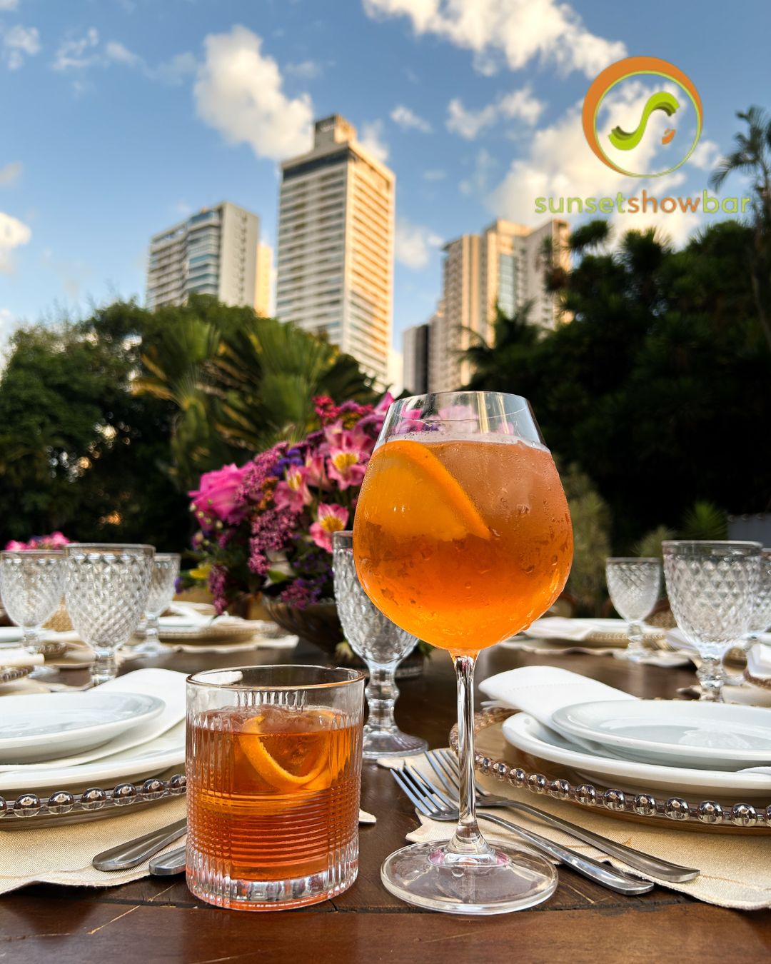 ✨ Seja durante o dia ou à noite, conte com a gente pra transformar o seu evento em algo único e inesquecível! 🍹🌅 -------