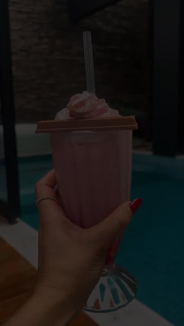 Aniversário Renata 🎉💖 Bar de milkshakes em ação 🥤🔥 ——————— Renata’s Birthday 🎉💖 Milkshake bar in action 🥤🔥 #Aniversar