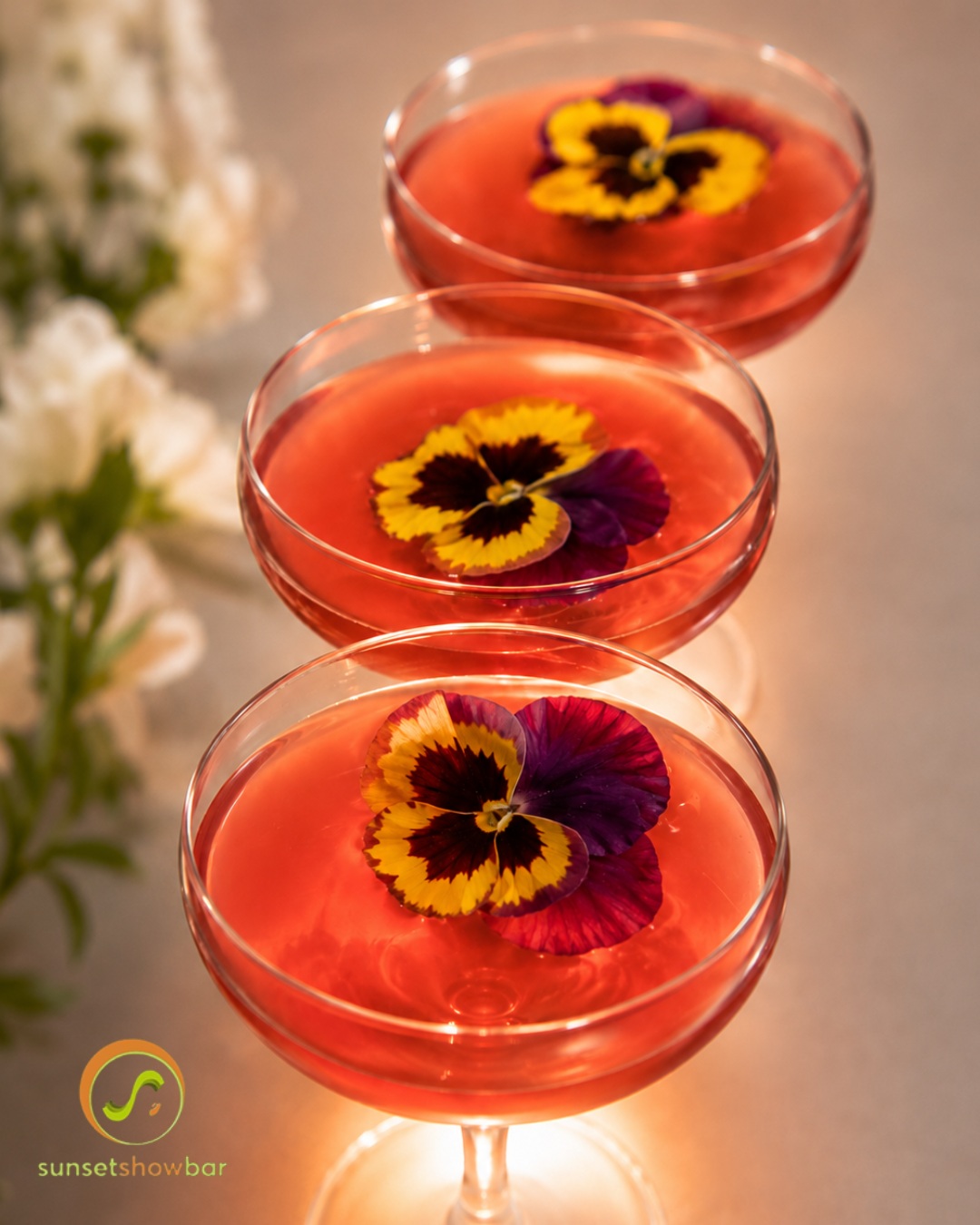 Drinks que encantam, momentos que ficam. #SunsetMix #OpenBar #OpenBarGoiania #EventosGoiania #BarmanGoiania #FestasGoian
